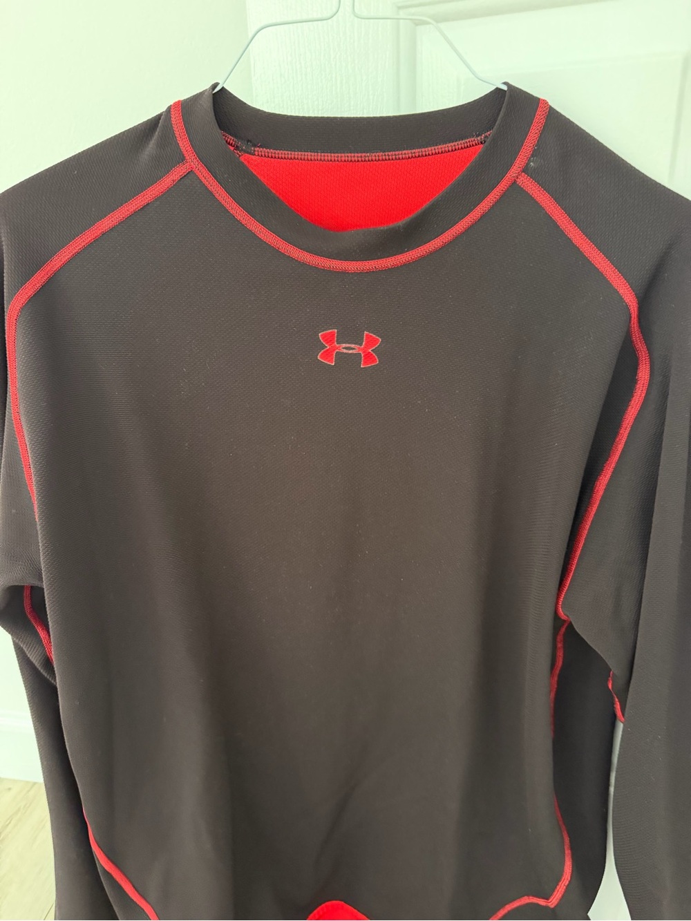 Under Armour Black with Red Contrast Long Sleeve top. Reversible.new